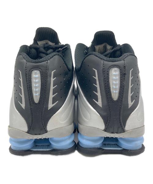 NIKE（ナイキ）NIKE (ナイキ) SHOX R4（ショックス R4） シルバー×ブラック サイズ:US 9の古着・服飾アイテム