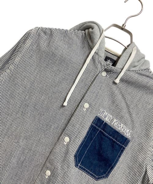 stussy（ステューシー）stussy (ステューシー) 長袖シャツ ホワイト×ネイビー サイズ:MEDIUMの古着・服飾アイテム