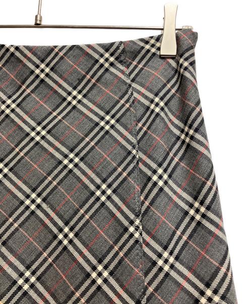 BURBERRY BLUE LABEL（バーバリー ブルー レーベル）BURBERRY BLUE LABEL (バーバリー ブルー レーベル) チェックスカート グレー サイズ:36の古着・服飾アイテム