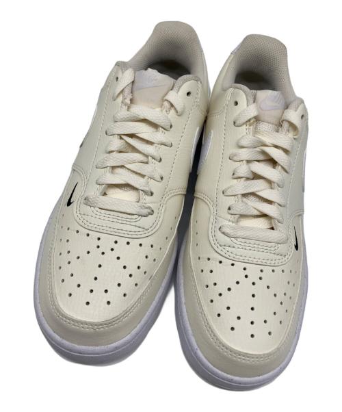 NIKE（ナイキ）NIKE (ナイキ) Women's Court Vision Low Next Nature（ウィメンズ コートビジョン ロー ネクストネイチャー） アイボリー×ホワイト サイズ:US 8の古着・服飾アイテム