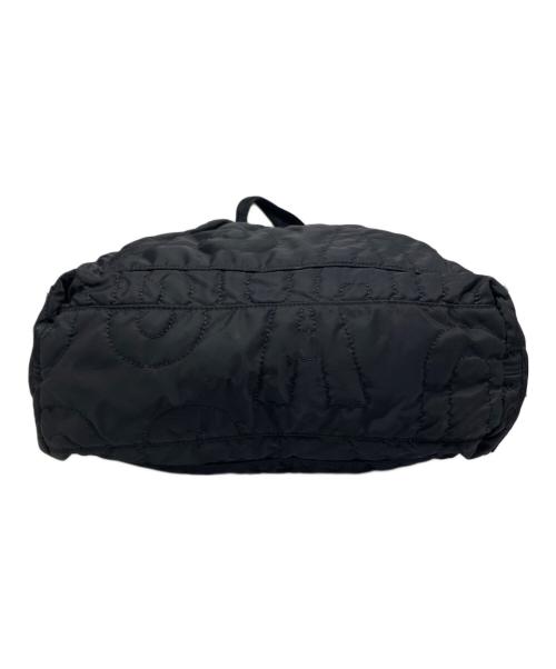 Marc by Marc Jacobs（マークバイマークジェイコブス）Marc by Marc Jacobs (マークバイマークジェイコブス) ロゴキルティング 2WAYショルダートートバッグ ブラックの古着・服飾アイテム