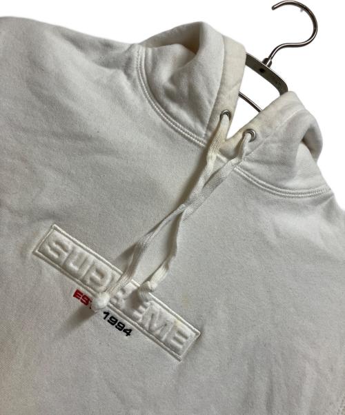 SUPREME（シュプリーム）Supreme (シュプリーム) エンボスロゴパーカー ホワイト サイズ:Smallの古着・服飾アイテム