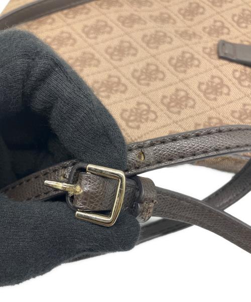 GUESS（ゲス）GUESS (ゲス) ショルダーバッグ ブラウン×ベージュの古着・服飾アイテム