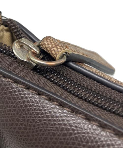 GUESS（ゲス）GUESS (ゲス) ショルダーバッグ ブラウン×ベージュの古着・服飾アイテム