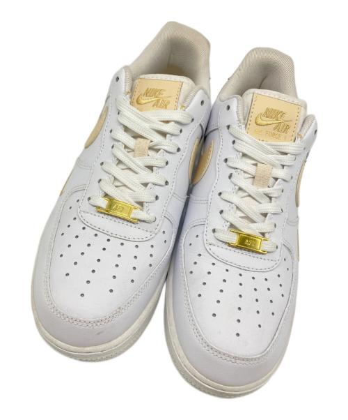 NIKE（ナイキ）NIKE (ナイキ) Air Force 1 Low（エア フォース 1 ロー） ホワイト×ベージュ サイズ:US 9.5の古着・服飾アイテム