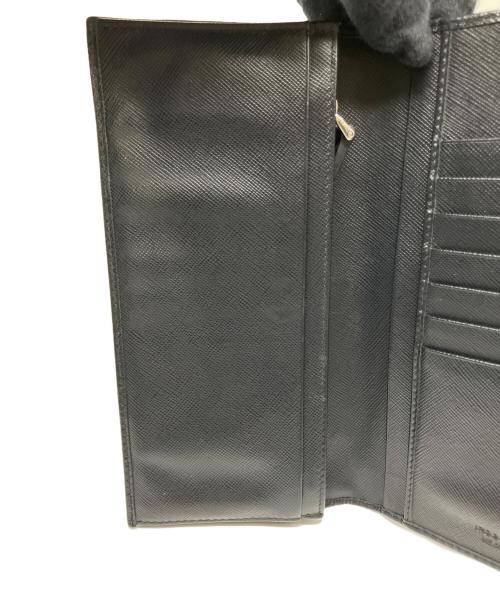 PRADA（プラダ）PRADA (プラダ) サフィアーノトライアングルウォレット ブラックの古着・服飾アイテム