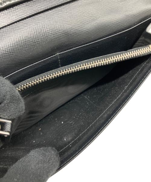 PRADA（プラダ）PRADA (プラダ) サフィアーノトライアングルウォレット ブラックの古着・服飾アイテム