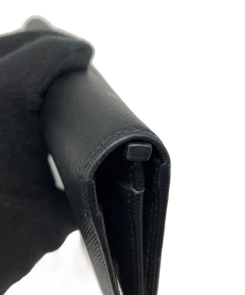 PRADA（プラダ）PRADA (プラダ) サフィアーノトライアングルウォレット ブラックの古着・服飾アイテム