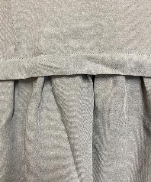 UNITED ARROWS TOKYO（ユナイテッドアローズトウキョウ）UNITED ARROWS TOKYO (ユナイテッドアローズトウキョウ) ペプラム ハイネックブラウス グレー サイズ:不明の古着・服飾アイテム
