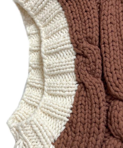 DES PRES（デ プレ）DES PRES (デ プレ) ハンドニットインターシャ ハイネックベスト アイボリー×ブラウン サイズ:Sの古着・服飾アイテム