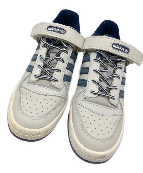 adidas（アディダス）adidas (アディダス) FORUM LOW（フォーラム ロー） ライトグレー×ネイビー サイズ:US 8の古着・服飾アイテム