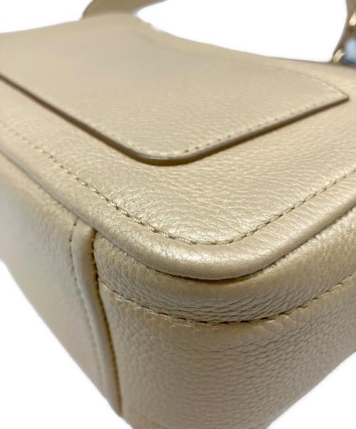 MARC JACOBS（マークジェイコブズ）MARC JACOBS (マークジェイコブズ) THE SOFTSHOT PEARLIZED（ソフトショット パーライズド） ベージュの古着・服飾アイテム