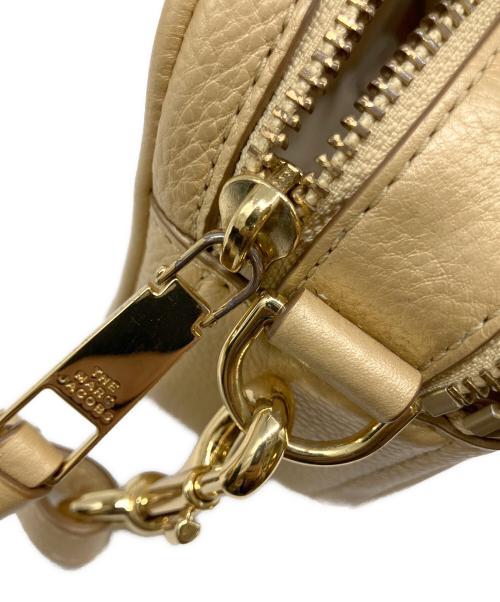 MARC JACOBS（マークジェイコブズ）MARC JACOBS (マークジェイコブズ) THE SOFTSHOT PEARLIZED（ソフトショット パーライズド） ベージュの古着・服飾アイテム