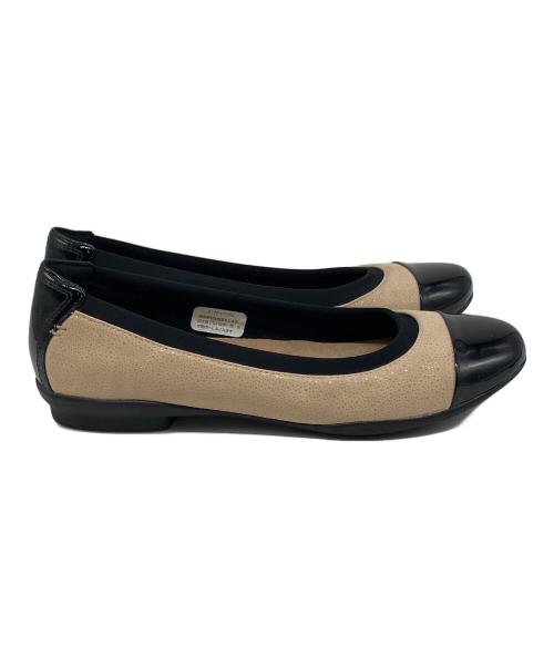 CLARKS（クラークス）CLARKS (クラークス) パンプス ベージュ×ブラック サイズ:23.5cmの古着・服飾アイテム