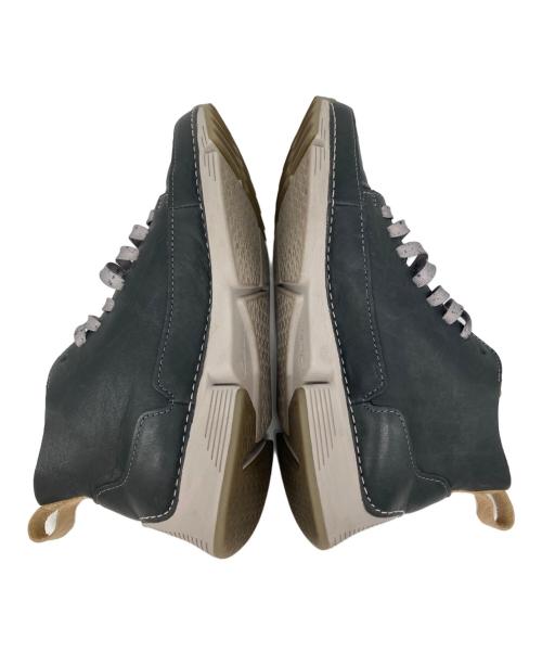 CLARKS（クラークス）CLARKS (クラークス) ハイカットスニーカー グレー×ホワイト サイズ:23.5cmの古着・服飾アイテム