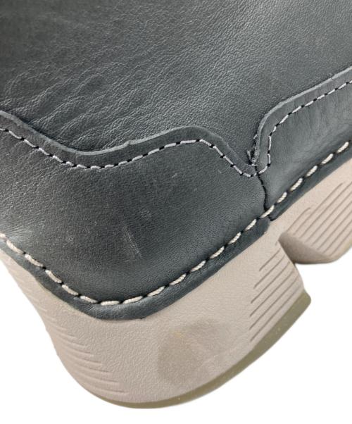 CLARKS（クラークス）CLARKS (クラークス) ハイカットスニーカー グレー×ホワイト サイズ:23.5cmの古着・服飾アイテム