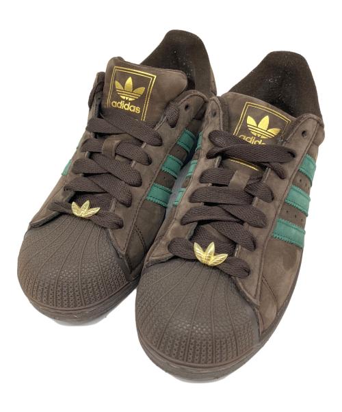 adidas（アディダス）adidas (アディダス) ローカットスニーカー ブラウン×グリーン サイズ:SIZE 26.5の古着・服飾アイテム
