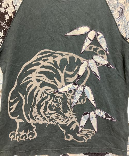 JUVENILE DELINQUENT（ジュベナイル デリンクエント）JUVENILE DELINQUENT (ジュベナイル デリンクエント) 長袖カットソー ブラック×グレー サイズ:ＳＩＺＥ　Ｌの古着・服飾アイテム