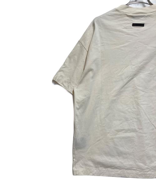 FOG ESSENTIALS（フィアオブゴッド エッセンシャル）FOG ESSENTIALS (フィアオブゴッド エッセンシャル) 半袖カットソー アイボリー サイズ:SIZE Sの古着・服飾アイテム