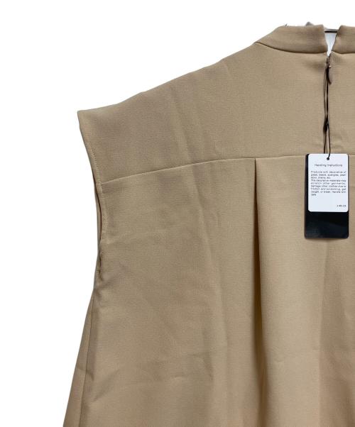 URBAN RESEARCH ROSSO（アーバンリサーチロッソ）URBAN RESEARCH ROSSO (アーバンリサーチロッソ) ノースリーブブラウス ベージュ サイズ:SIZE Freeの古着・服飾アイテム
