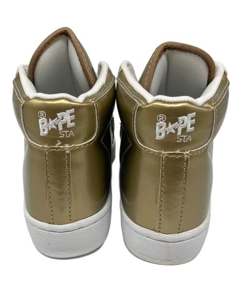 A BATHING APE（アベイシングエイプ）A BATHING APE (アベイシングエイプ) ABATHING APE ゴールド×ホワイト サイズ:SIZE 24.5cmの古着・服飾アイテム