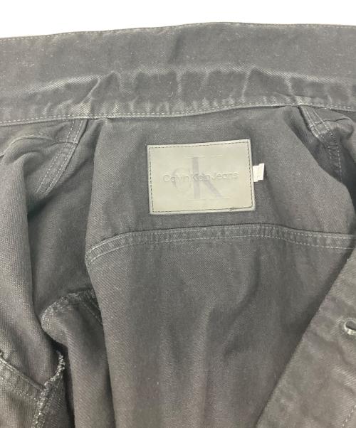 Calvin Klein Jeans（カルバンクラインジーンズ）Calvin Klein Jeans (カルバンクラインジーンズ) クラシックトラッカージャケット ブラック サイズ:SIZE Mの古着・服飾アイテム