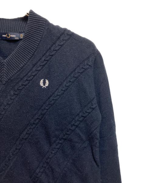 FRED PERRY（フレッドペリー）FRED PERRY (フレッドペリー) Split Hem Cable Knit Jumper ネイビー サイズ:SIZE Mの古着・服飾アイテム