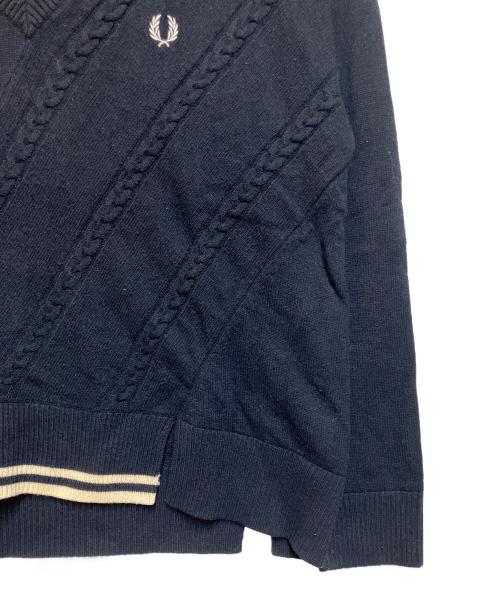 FRED PERRY（フレッドペリー）FRED PERRY (フレッドペリー) Split Hem Cable Knit Jumper ネイビー サイズ:SIZE Mの古着・服飾アイテム