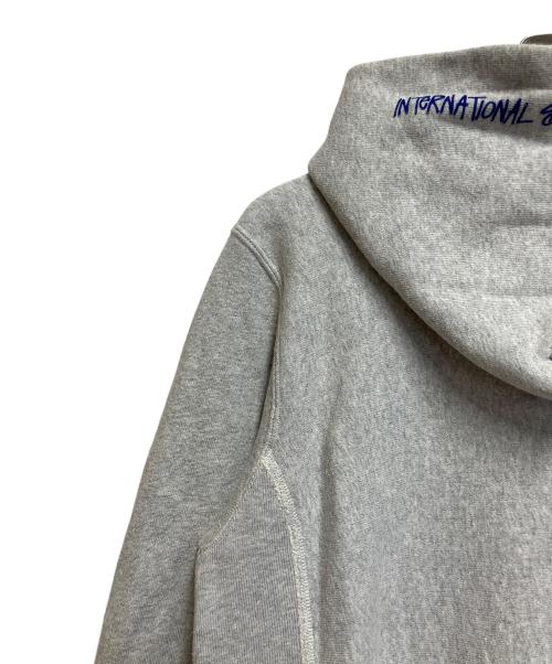 Champion REVERSE WEAVE（チャンピオン リバース ウィーブ）Champion REVERSE WEAVE (チャンピオン リバース ウィーブ) stussy (ステューシー) プルオーバーパーカー グレー サイズ:ＳＩＺＥ　Ｓの古着・服飾アイテム