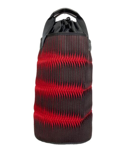ISSEY MIYAKE（イッセイミヤケ）ISSEY MIYAKE (イッセイミヤケ) ハンドバッグ レッド×ブラックの古着・服飾アイテム