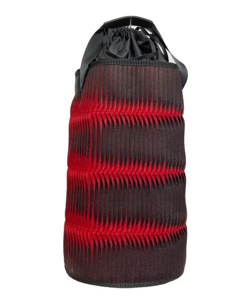 ISSEY MIYAKE（イッセイミヤケ）ISSEY MIYAKE (イッセイミヤケ) ハンドバッグ レッド×ブラックの古着・服飾アイテム