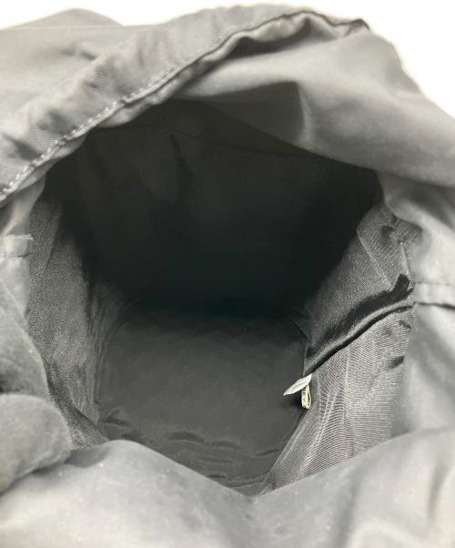 ISSEY MIYAKE（イッセイミヤケ）ISSEY MIYAKE (イッセイミヤケ) ハンドバッグ レッド×ブラックの古着・服飾アイテム