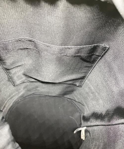 ISSEY MIYAKE（イッセイミヤケ）ISSEY MIYAKE (イッセイミヤケ) ハンドバッグ レッド×ブラックの古着・服飾アイテム
