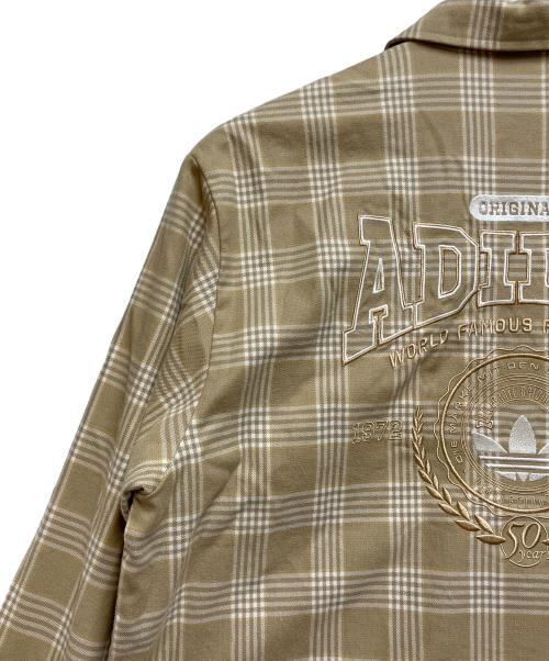 adidas（アディダス）adidas (アディダス) コーチジャケット ベージュ サイズ:Ｌの古着・服飾アイテム