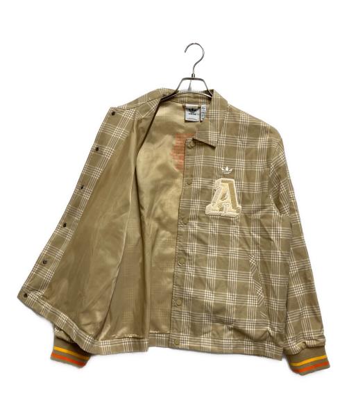 adidas（アディダス）adidas (アディダス) コーチジャケット ベージュ サイズ:Ｌの古着・服飾アイテム