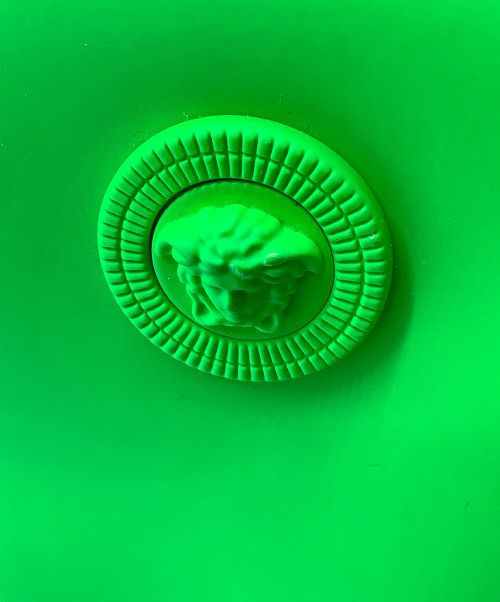 VERSACE（ヴェルサーチェ）VERSACE (ヴェルサーチ) クロスボディバッグ グリーンの古着・服飾アイテム