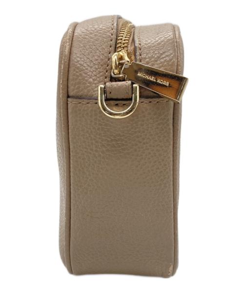 MICHAEL KORS（マイケル・コース）MICHAEL KORS (マイケル・コース) ショルダーバッグ ベージュの古着・服飾アイテム