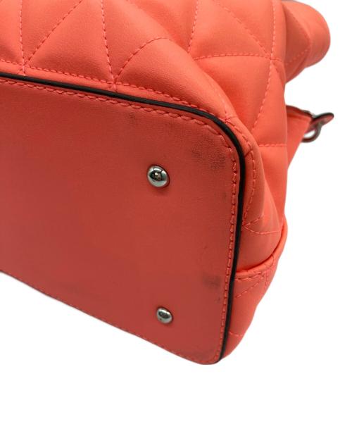 GUESS（ゲス）GUESS (ゲス) キルティングトートバッグ ネオンオレンジの古着・服飾アイテム