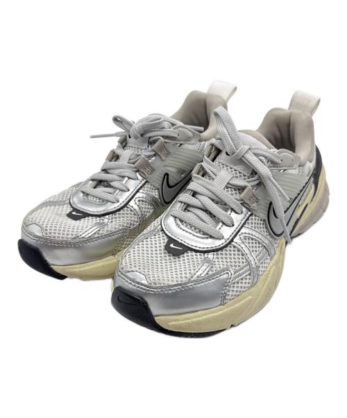 NIKE（ナイキ）NIKE (ナイキ) V2K RUN グレー サイズ:22.5cmの古着・服飾アイテム