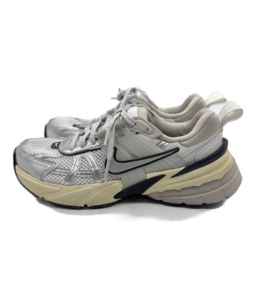 NIKE（ナイキ）NIKE (ナイキ) V2K RUN グレー サイズ:22.5cmの古着・服飾アイテム