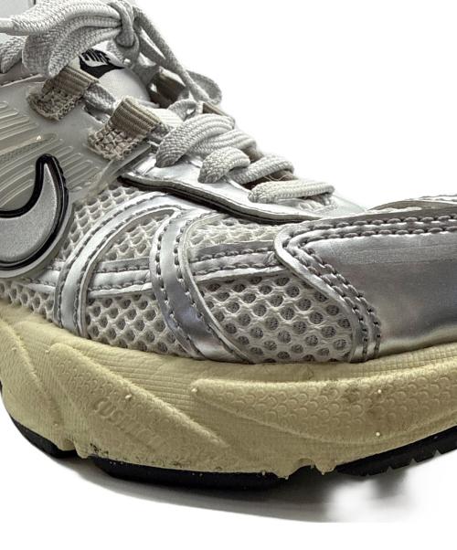 NIKE（ナイキ）NIKE (ナイキ) V2K RUN グレー サイズ:22.5cmの古着・服飾アイテム