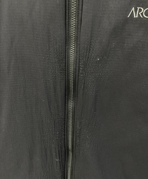 ARC'TERYX（アークテリクス）ARC'TERYX (アークテリクス) ATOM AR HOODY ブラック サイズ:Mの古着・服飾アイテム