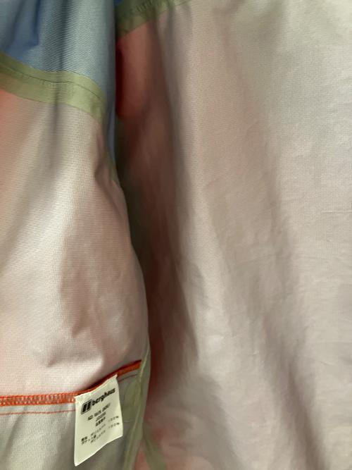 Berghaus（バーグハウス）Berghaus (バーグハウス) AQ3 RAIN JACKET オレンジ×ブルー サイズ:Lの古着・服飾アイテム
