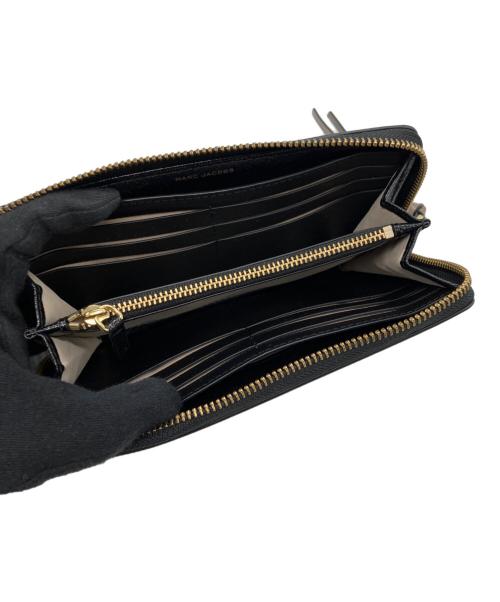 MARC JACOBS（マークジェイコブス）MARC JACOBS (マークジェイコブス) ラウンドファスナー財布 ホワイト×ブラックの古着・服飾アイテム
