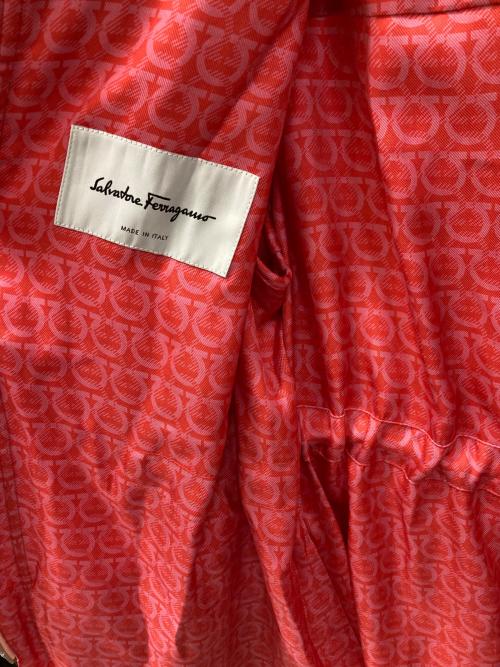 Salvatore Ferragamo（サルヴァトーレ フェラガモ）Salvatore Ferragamo (サルヴァトーレ フェラガモ) シルクフーデッドコート コーラル サイズ:44の古着・服飾アイテム