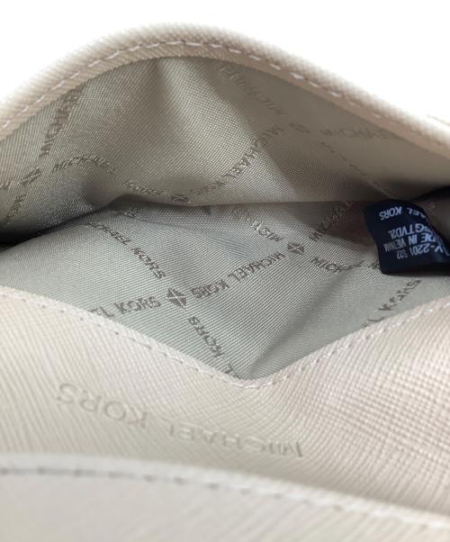 MICHAEL KORS（マイケル・コース）MICHAEL KORS (マイケル・コース) 名刺入れ ベージュの古着・服飾アイテム