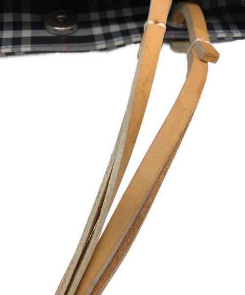 BURBERRY LONDON（バーバリーロンドン）BURBERRY LONDON (バーバリーロンドン) ナイロントートバッグ ブラック×ホワイト×レッドの古着・服飾アイテム