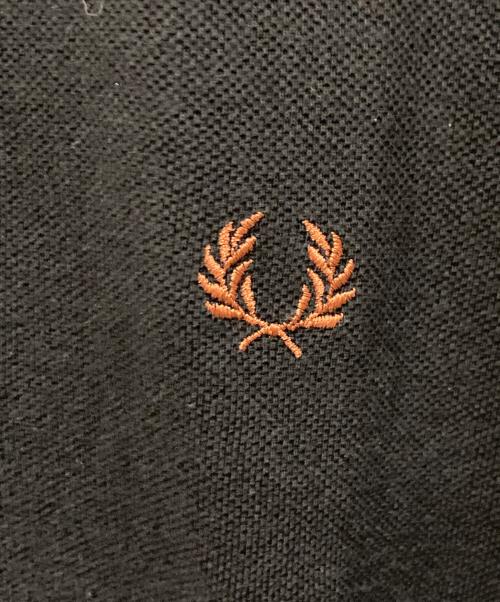 FRED PERRY（フレッドペリー）FRED PERRY (フレッドペリー) COMME des GARCONS SHIRT (コムデギャルソンシャツ) 半袖ポロシャツ ブラック×オレンジ サイズ:Sの古着・服飾アイテム