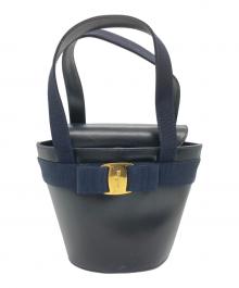 Salvatore Ferragamo（サルヴァトーレ フェラガモ）の古着「ヴァラリボンハンドバッグ」｜ブラック×ネイビー