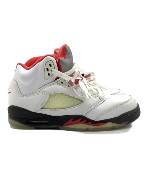 NIKE（ナイキ）NIKE (ナイキ) AIR JORDAN 5 RETRO(GS) ホワイト×レッド サイズ:cm23.5 未使用品の古着・服飾アイテム